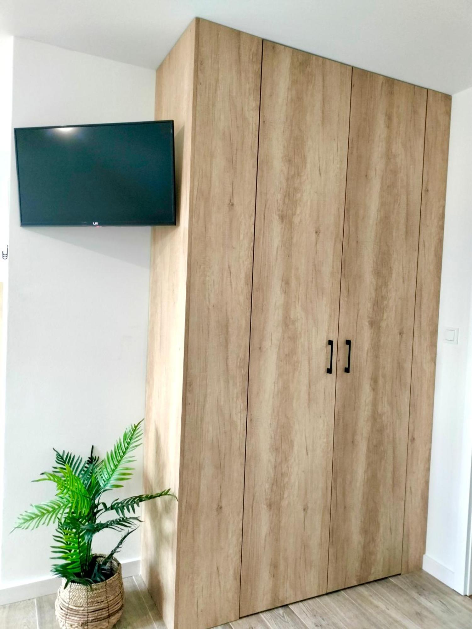 Agroturystyka Jodlowa - Rodzinne Apartamenty W Centrum Gor Swietokrzyskich - Sala Zabaw, Zwierzeta, Bilard Krajno-Zagorze 외부 사진